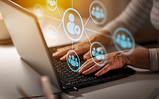 女性創(chuàng)業(yè)者如何借助社交媒體與計算機(jī)網(wǎng)絡(luò)技術(shù)實現(xiàn)產(chǎn)品銷售新突破